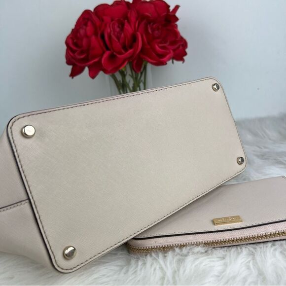 🍓 Kate Spade tote with wallet set 🍓 - Picture 4 of 4